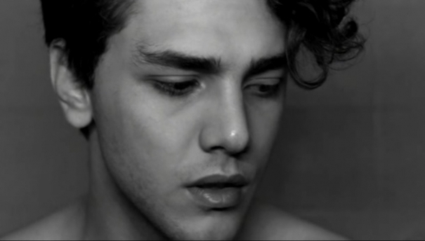 Xavier Dolan, without filter but never smoky, in Konbini's Video
